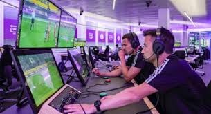 纽约洋基队队长瑟曼·蒙森不幸因飞机失事逝世，纽约陷入举国哀悼