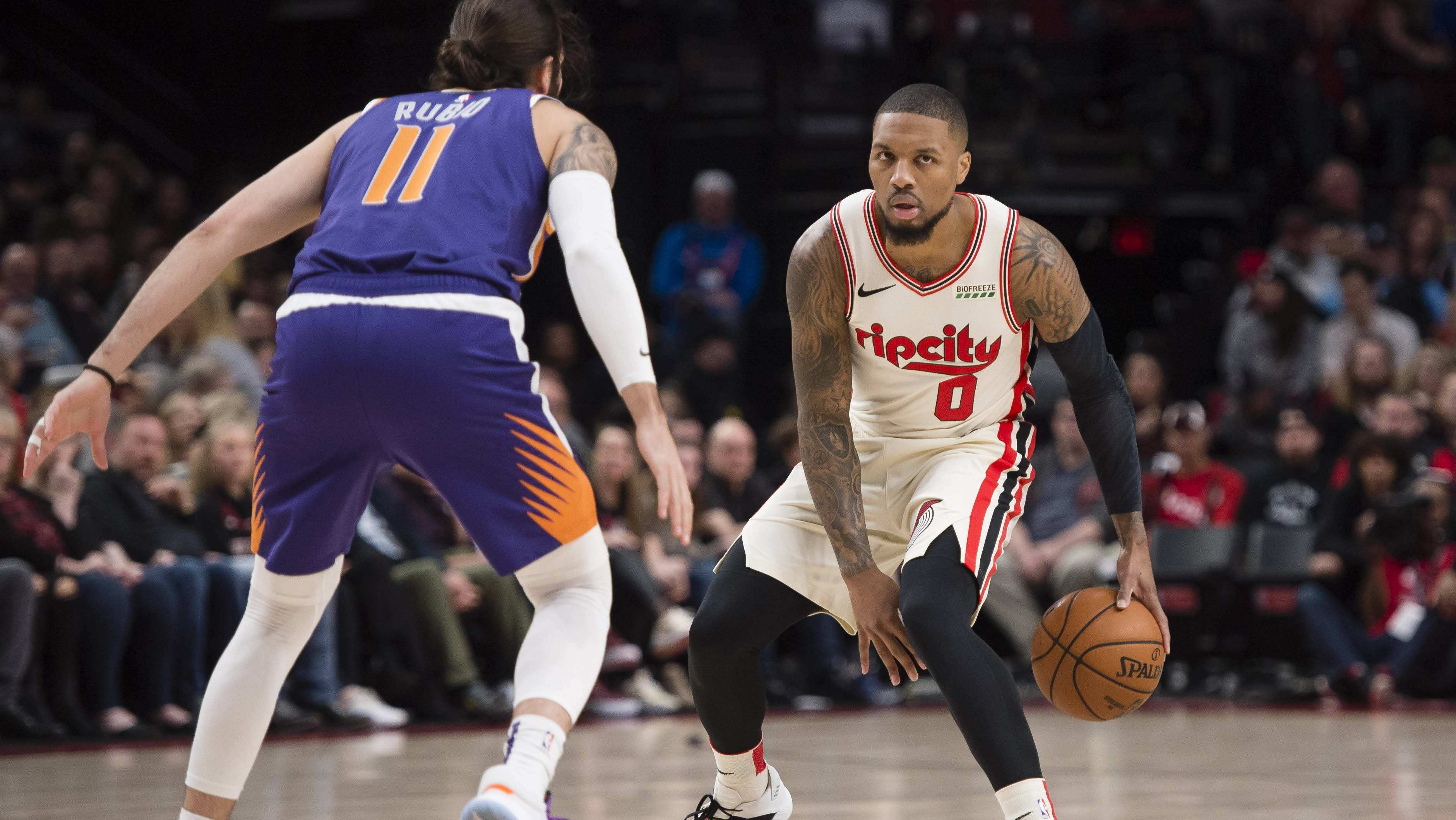 不仅凭借突 不仅凭借突