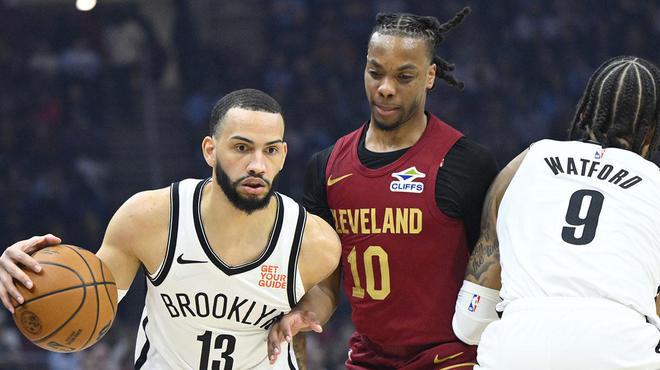 世俱杯4强 40岁巨星跪地狂欢！霸气教训对手：别假摔骗点球